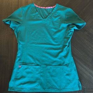 Heart Soul. Kelly Green Scrub set. Size XS Top. Size S Pants.